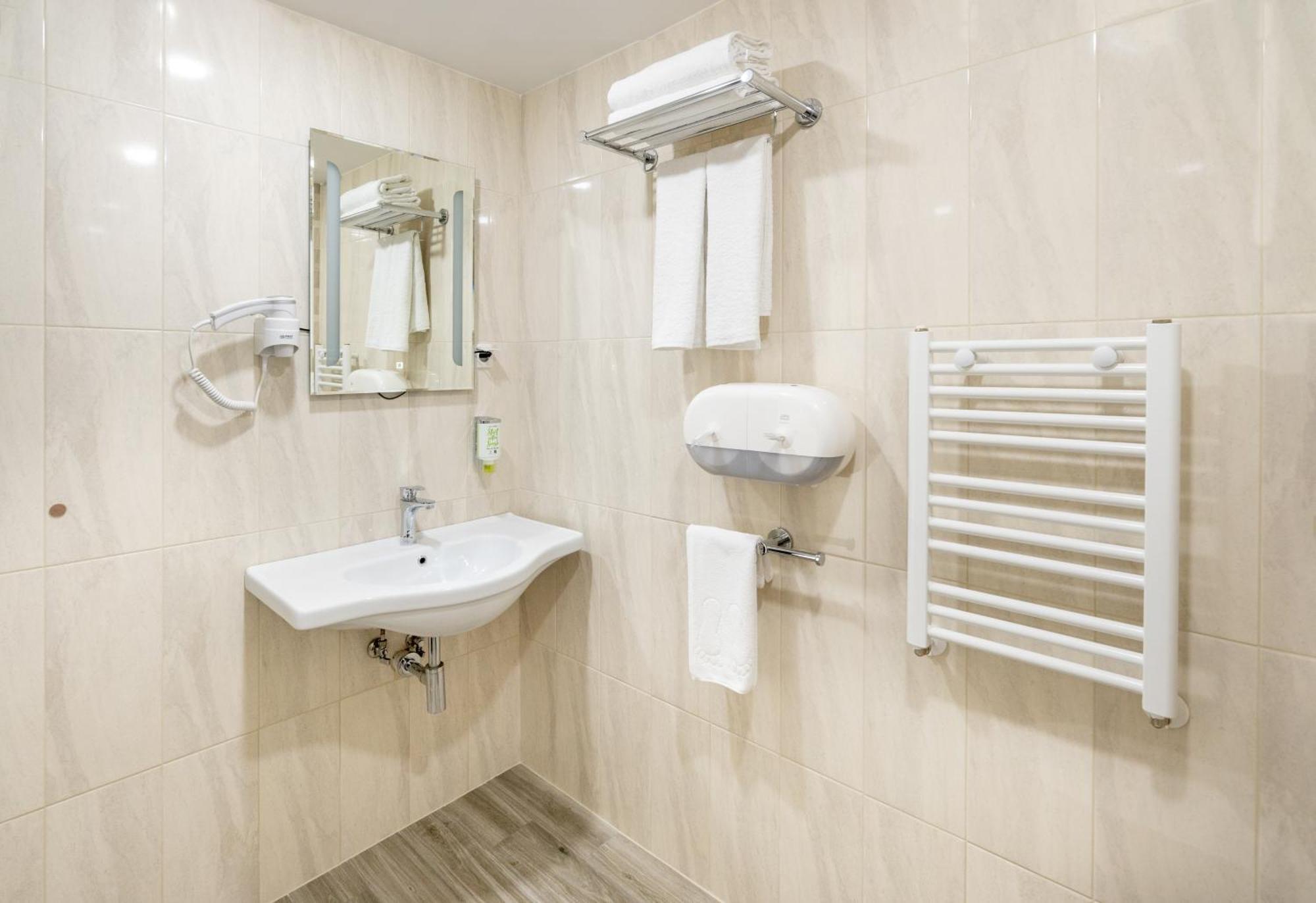 Hotel Boutique 5 - Free Parking - Free Breakfast - Free Internet - Evse, Sofia